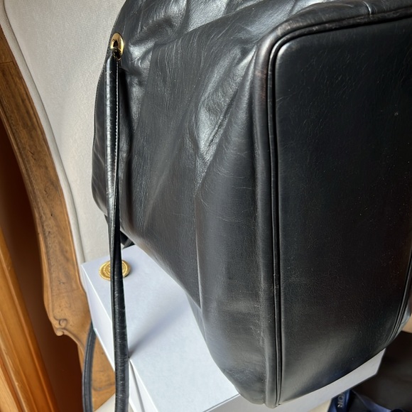 Chanel Authentic Vintage Leather Monogrammed CC leather handbag - Picture 13 of 17